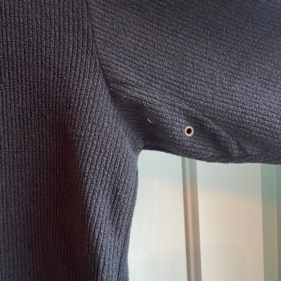 Men’s Guess Black Pullover V-Neck Sweater Size XXL - Picture 6 of 6